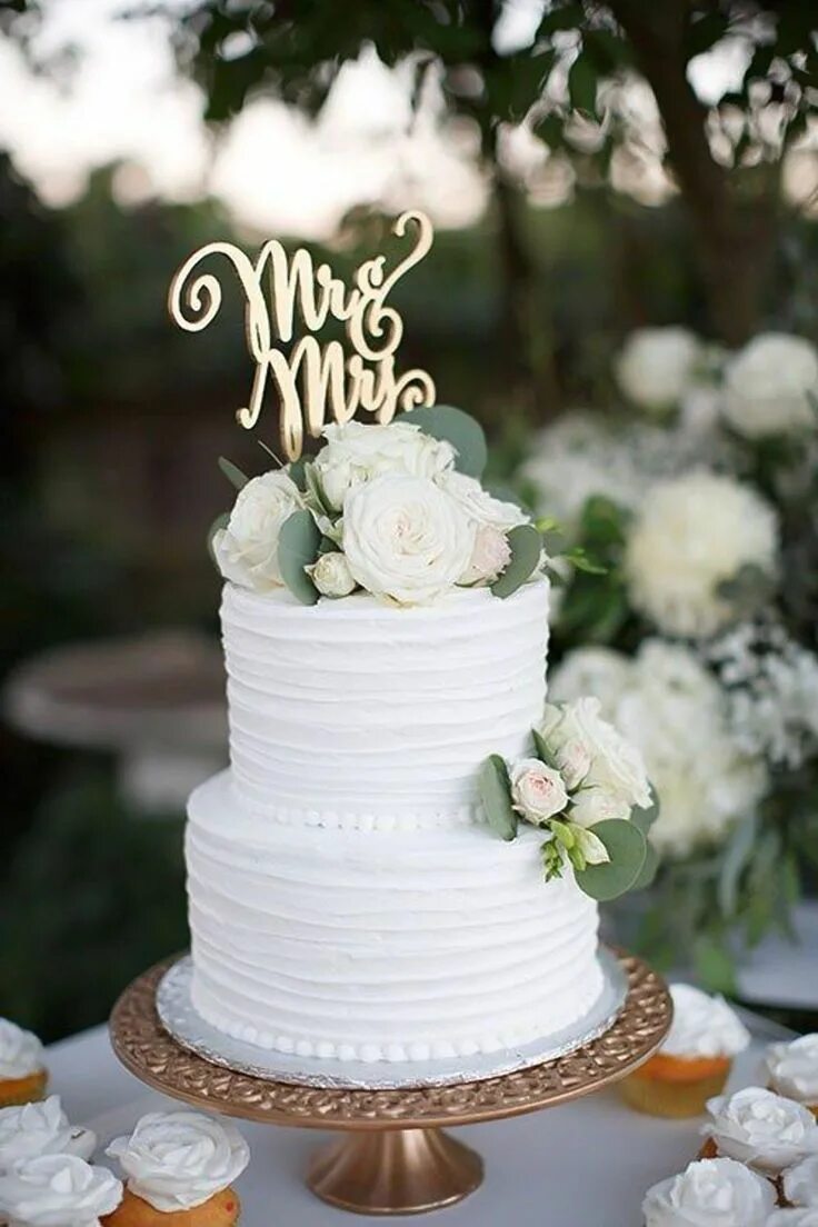 Elegant Outdoor Texas Wedding - MODwedding Wedding cake simple buttercream, Butt