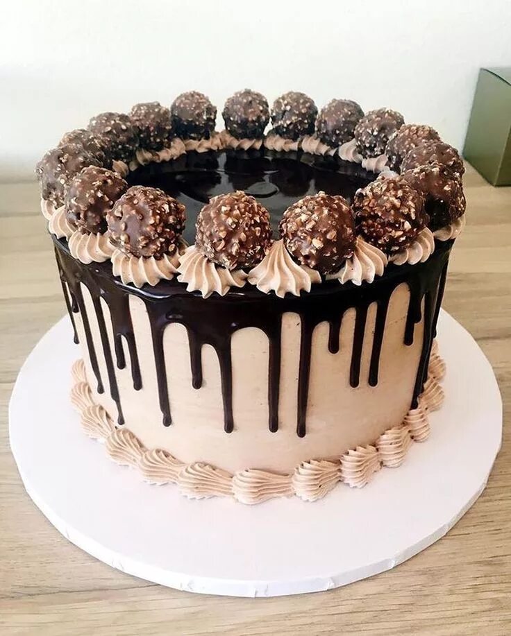 Простой декор торта на день рождения Mamma's Cakes Adelaide on Instagram: "A Ferrero Rocher birthday cake for today. 