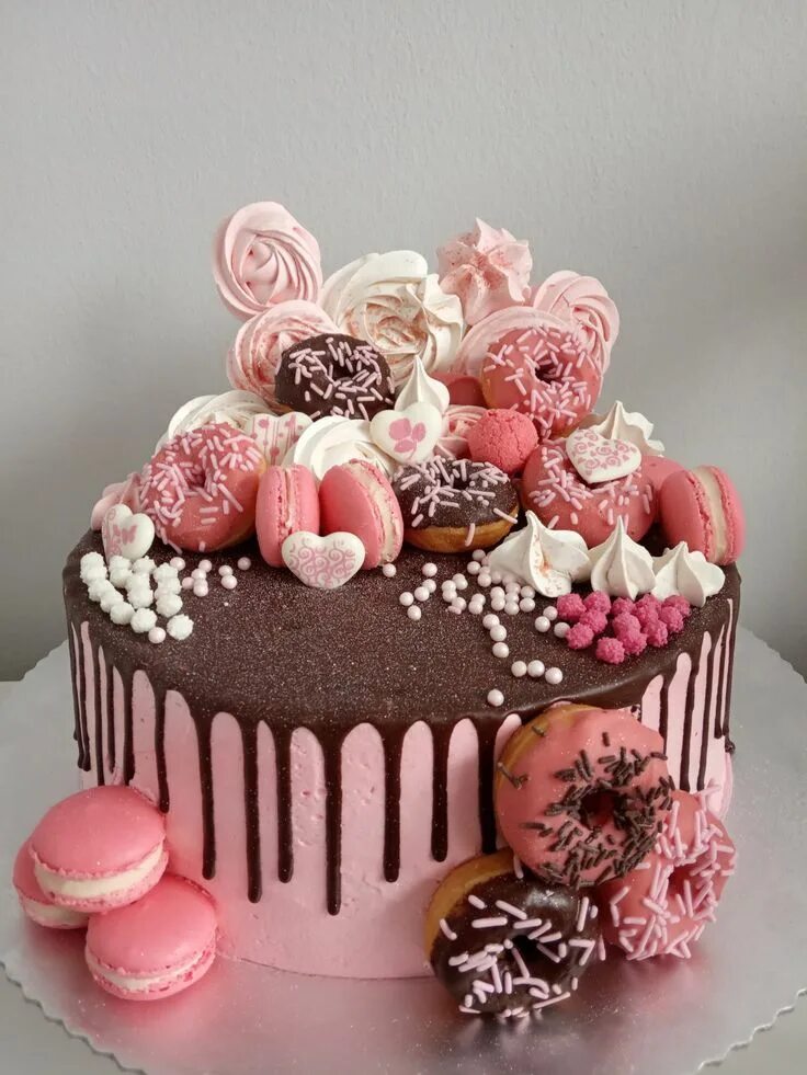 Простой декор торта на день рождения девочке Pink chocolate cake Candy birthday cakes, Crazy cakes, Chocolate cake decoration