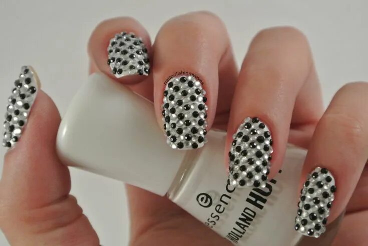 Простой дизайн фото Black & White Swell Nail Art White nail designs, Black, white nail designs, Nail