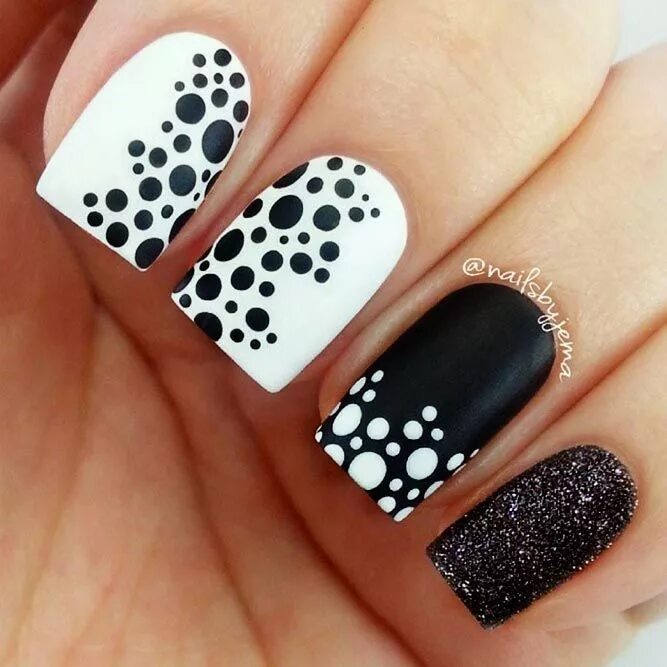 Простой дизайн ногтей фото Black Nails Designs Inspired by Notable Runway Moments Dot nail art designs, Dot