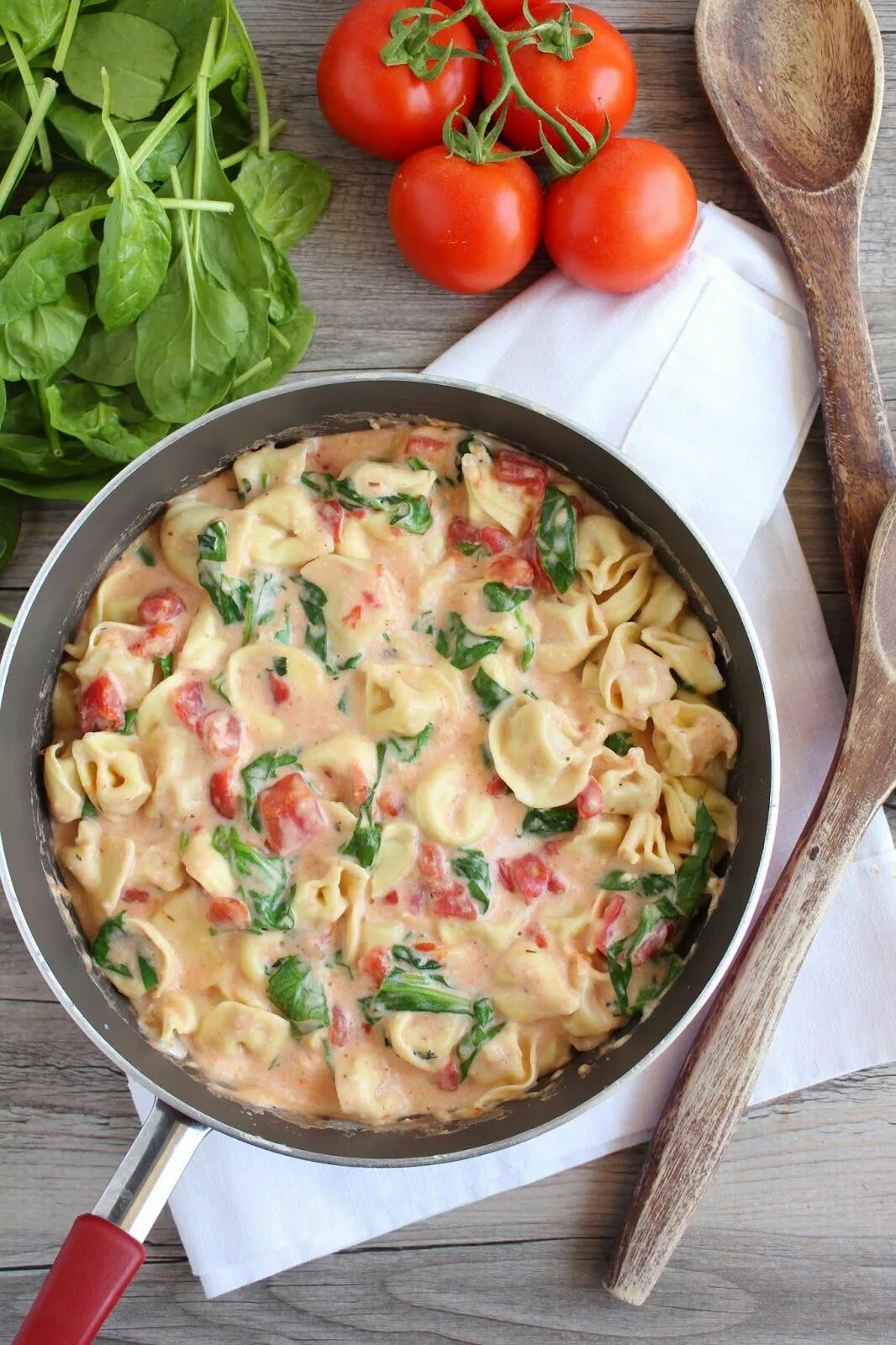 Простой домашний ужин рецепты с фото Creamy Spinach Tomato Tortellini Recipes, Spinach and tomato tortellini, Cooking