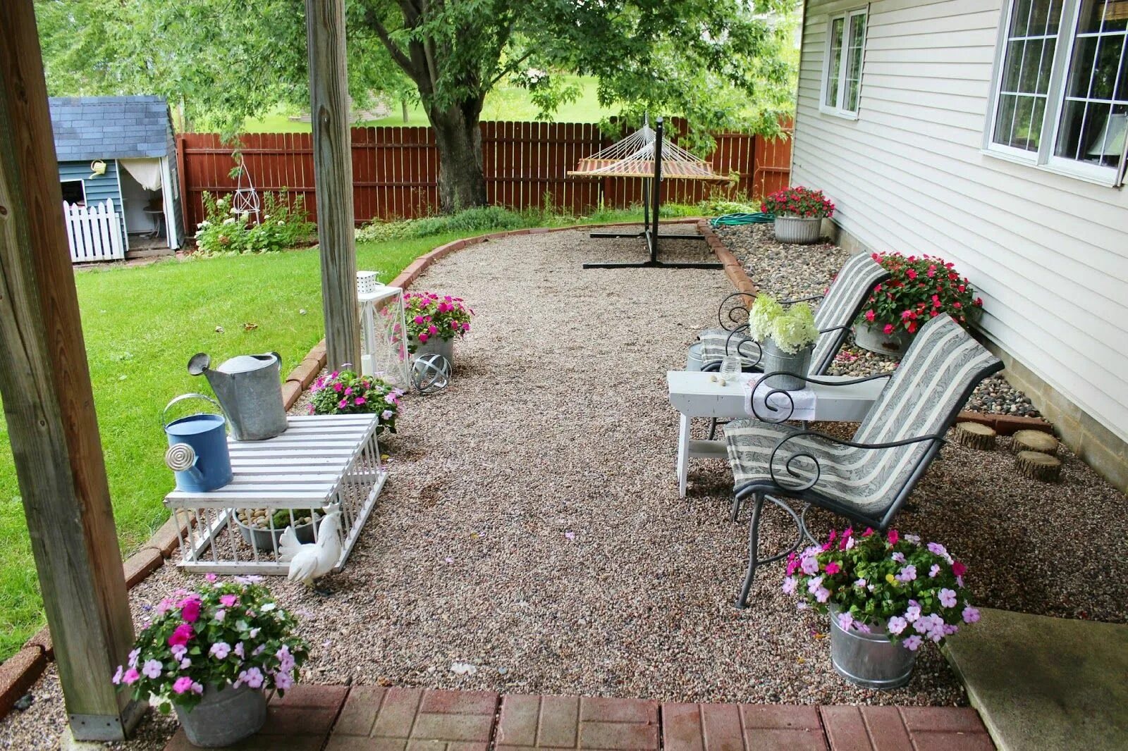 Простой двор фото Image result for gravel patios Patio, Gravel patio, Pea gravel patio