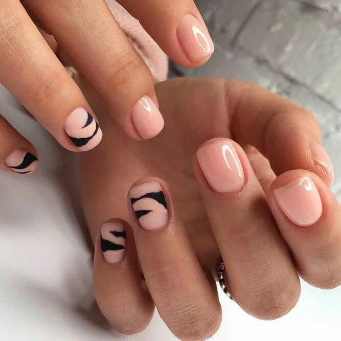 Простой и красивый маникюр на короткие ногти Accent Nails: Punch Up Your Mani in 10 Easy Ways Best acrylic nails, Nails, Tren