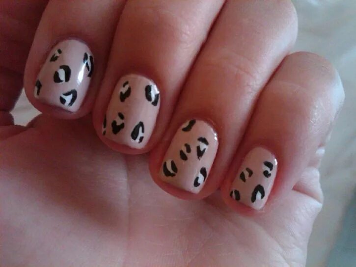 Простой маникюр на короткие ногти Nail Files: Be Bon Voyage Ready Simple nail designs, Leopard print nails, Simple