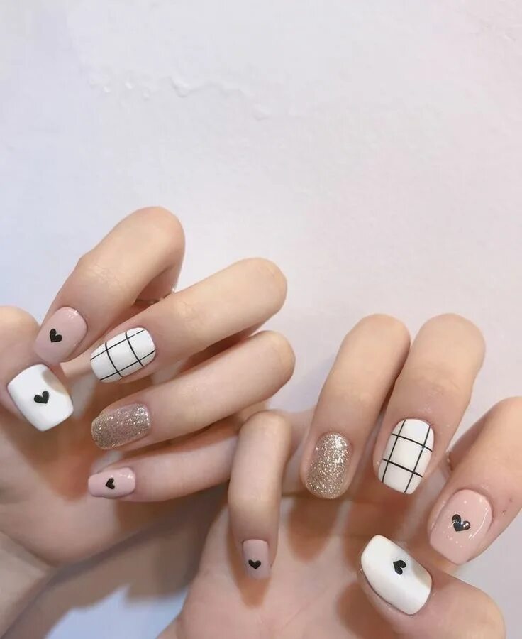 Простой маникюр на короткие ногти Nail korea #nails #nailart #nailartdesigns Дизайнерские ногти, Белые акриловые н