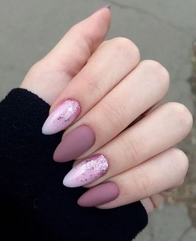 Простой маникюр на миндаль winter nails, winter nail designs, winter nail art, glitter nails, mismatched na