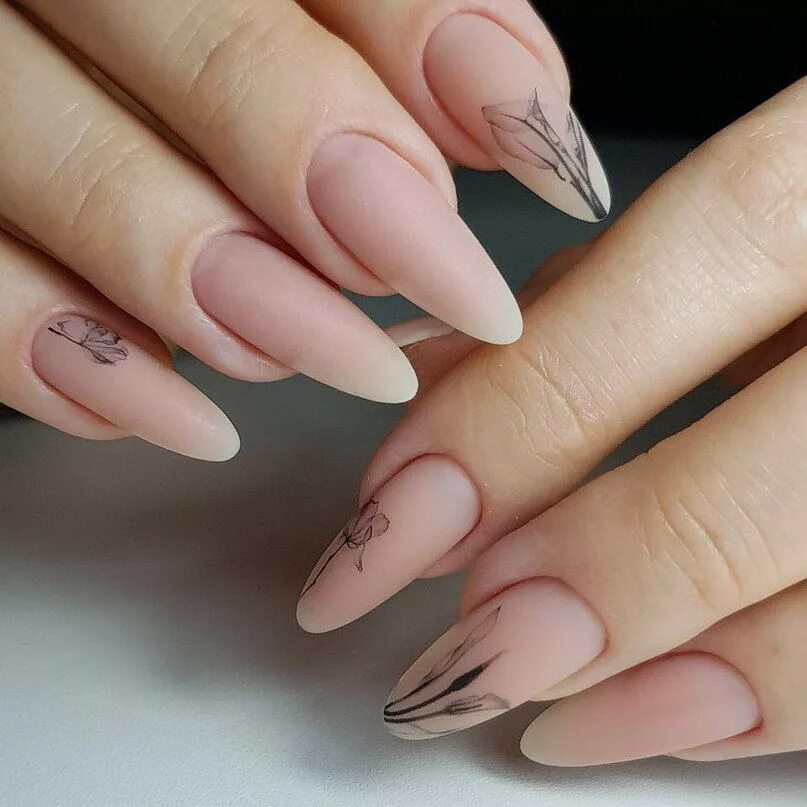 Простой маникюр на миндаль Маникюр Дизайн ногтей 2018 Stylish nails, Long nails, Manicure