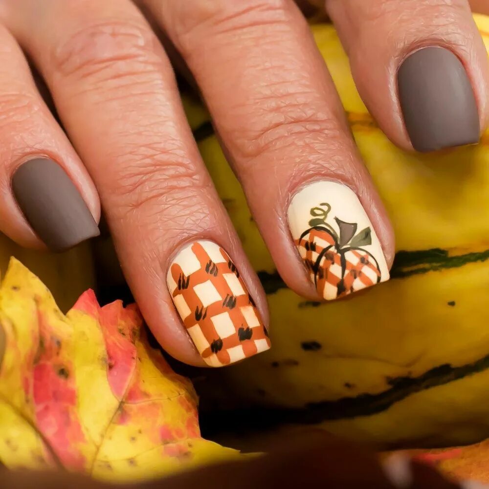 Простой маникюр на осень Fall Nails Ideas Matte Shabby Chic Square Acrylic Fall Nails Design with Pumpkin