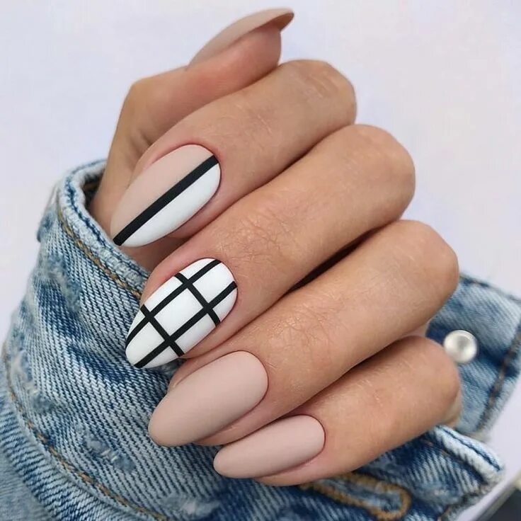 Простой модный маникюр Нежный маникюр Classy acrylic nails, Fall nail art designs, Fall almond nails