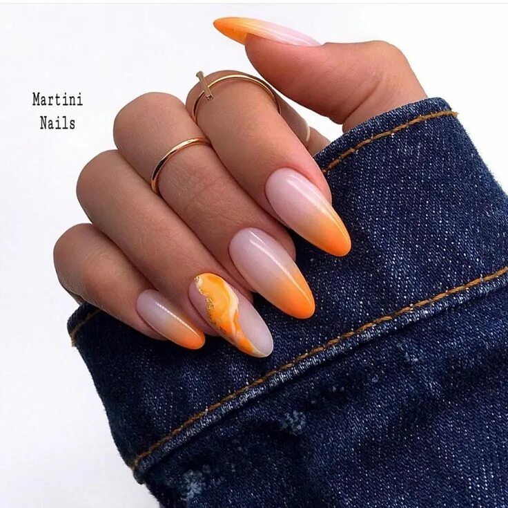 Простой осенний маникюр на миндаль Pin by Natalia Shevchuk on Маникюр Minimalist nails, Almond nails designs, Brigh