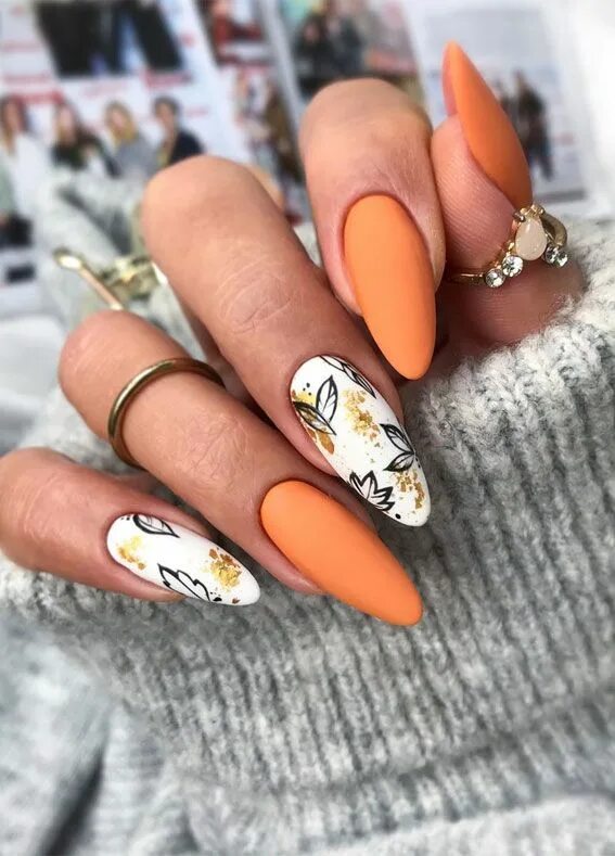 Простой осенний маникюр на миндаль 40 Beautiful Nail Design Ideas To Wear In Fall : Orange Pumpkin Colored Nails Fa