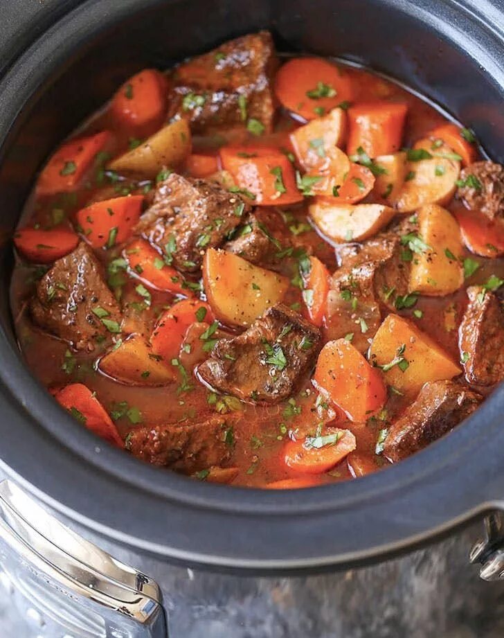 Простой рецепт мяса в мультиварке фото 20 Crock-Pot Beef Recipes to Try for Dinner Tonight Slow cooker beef stew, Slow 