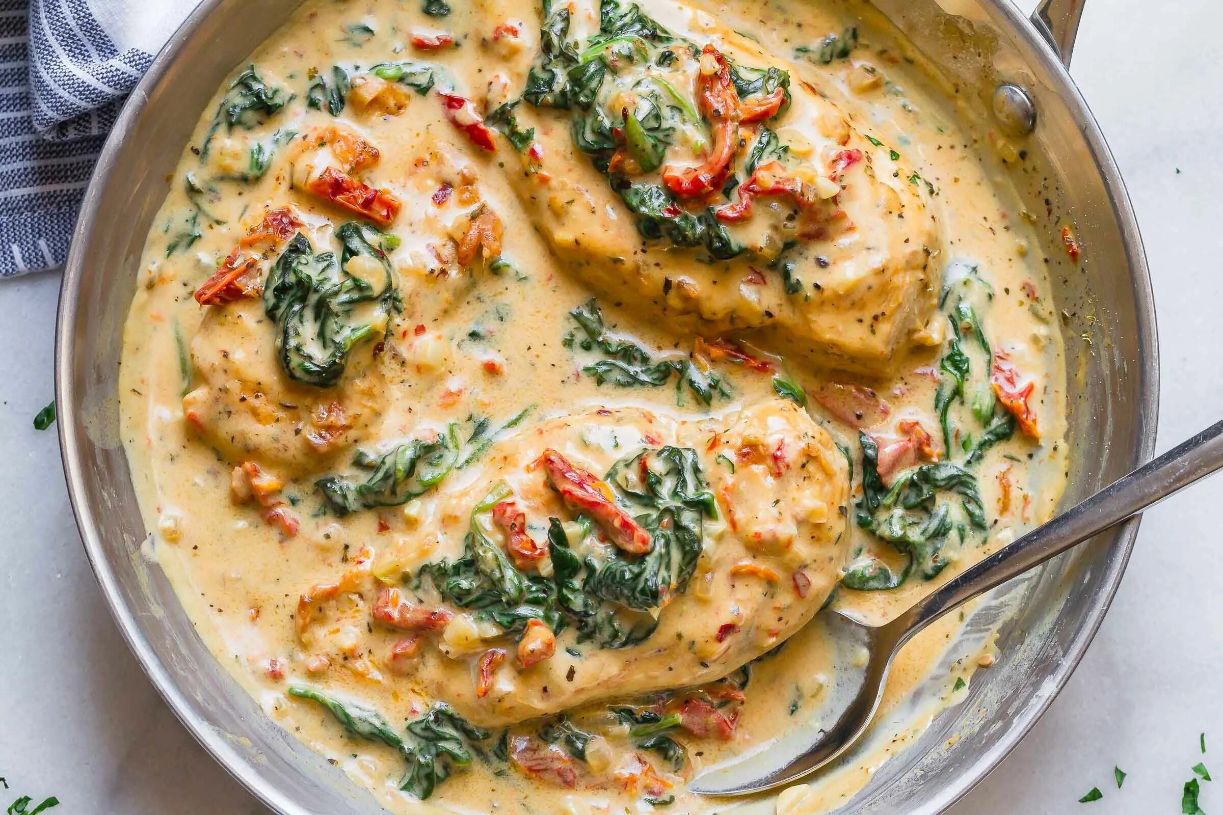 Простой ужин рецепты с фото Chicken with Spinach in Creamy Parmesan Sauce Creamy chicken recipes, Spinach st