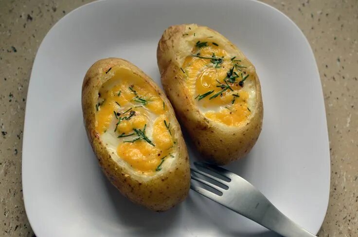 Простые блюда из картофеля с фото Idaho Sunrise: Baked Egg in a Baked Potato - Like Mother Like Daughter Recipe Ba