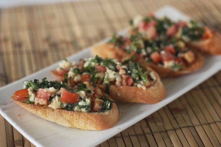 Простые брускетты дома рецепты с фото Bruschetta with spinach, tomato and cheese Food, Reception food, Grilled cheese 