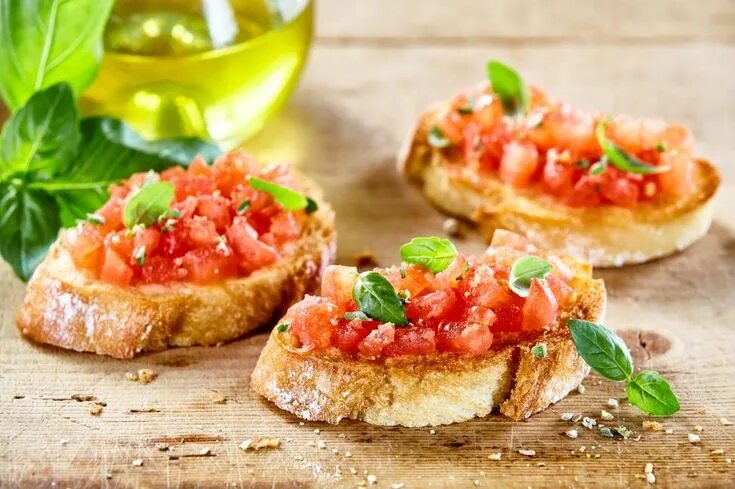 Простые брускетты дома рецепты с фото Bruschetta met tomaat Recept Recepten, Lekker eten, Hapjes