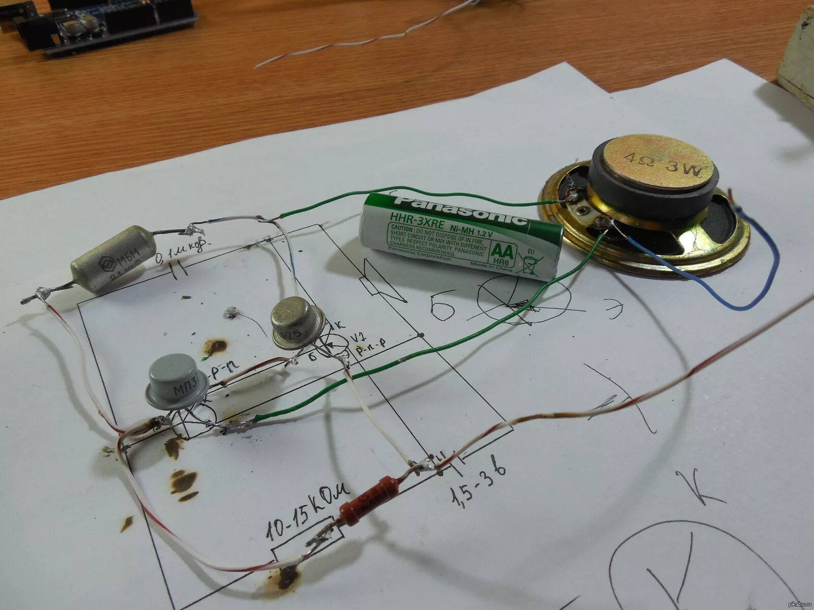 Простые электронные самоделки Моя первая схема, для начинающих. Звонкий генератор сигнала. Советую собрать все