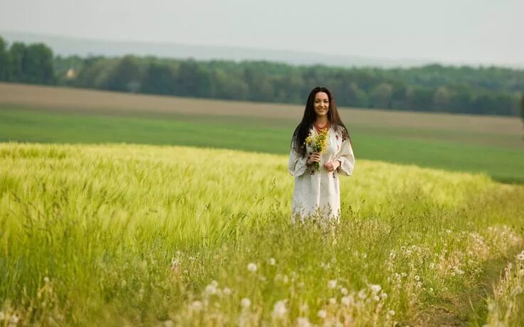 Простые фото в поле девушка в рубашке в поле Wedding dress, Women, Wedding