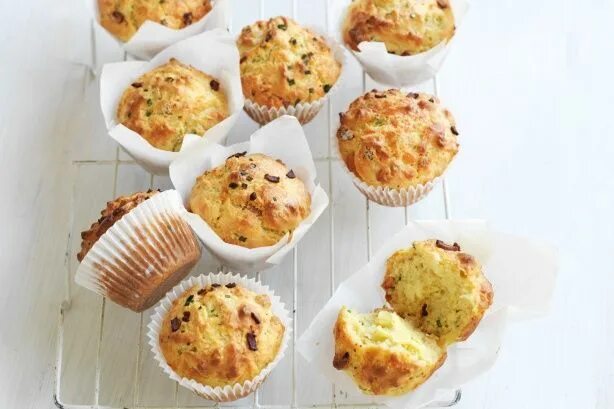 Простые и вкусные маффины фото рецепты Bacon and cheese muffins recipe Recipe Savoury baking, Bacon cheese, Baking reci