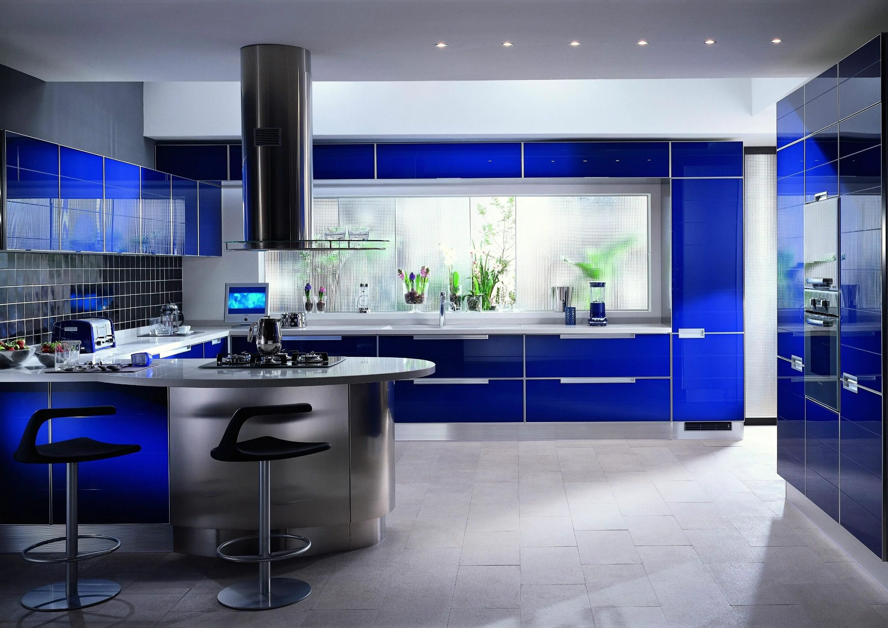 Простые красивые кухни фото blue glass cabinet, gray and blue kitchen area with two bar chairs #kitchen #int