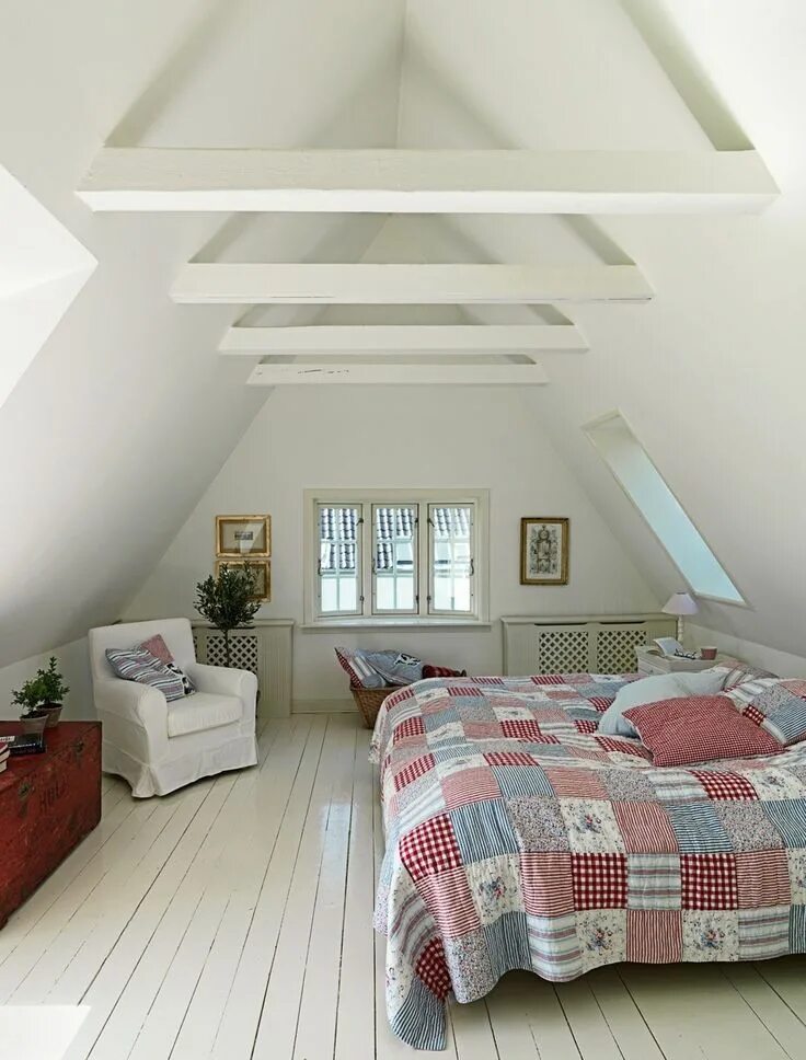 Простые мансарды фото Country på dansk Attic bedrooms, Attic bedroom, Attic renovation