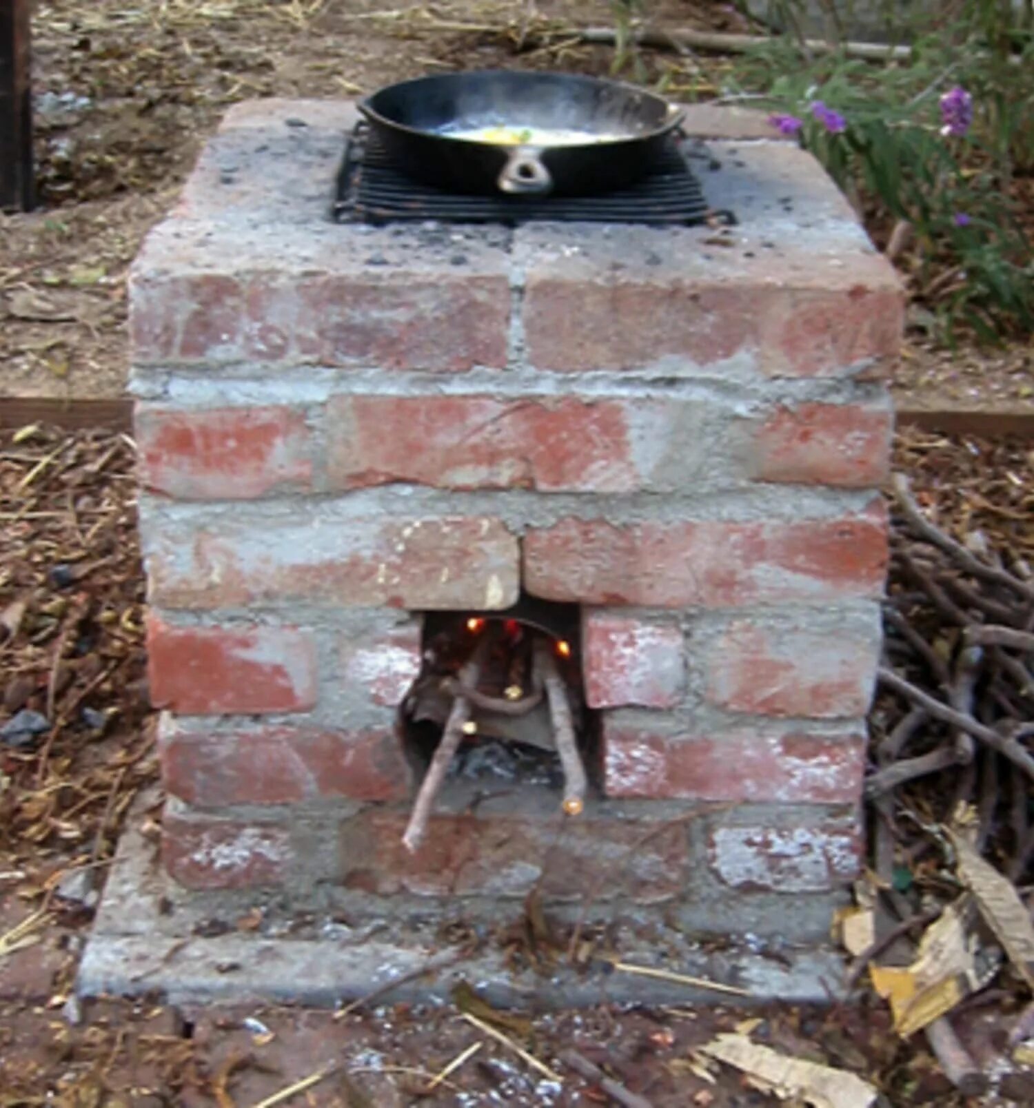 Простые печи для дачи своими руками Look! DIY Outdoor Stove Outdoor stove, Rocket stoves, Diy rocket stove