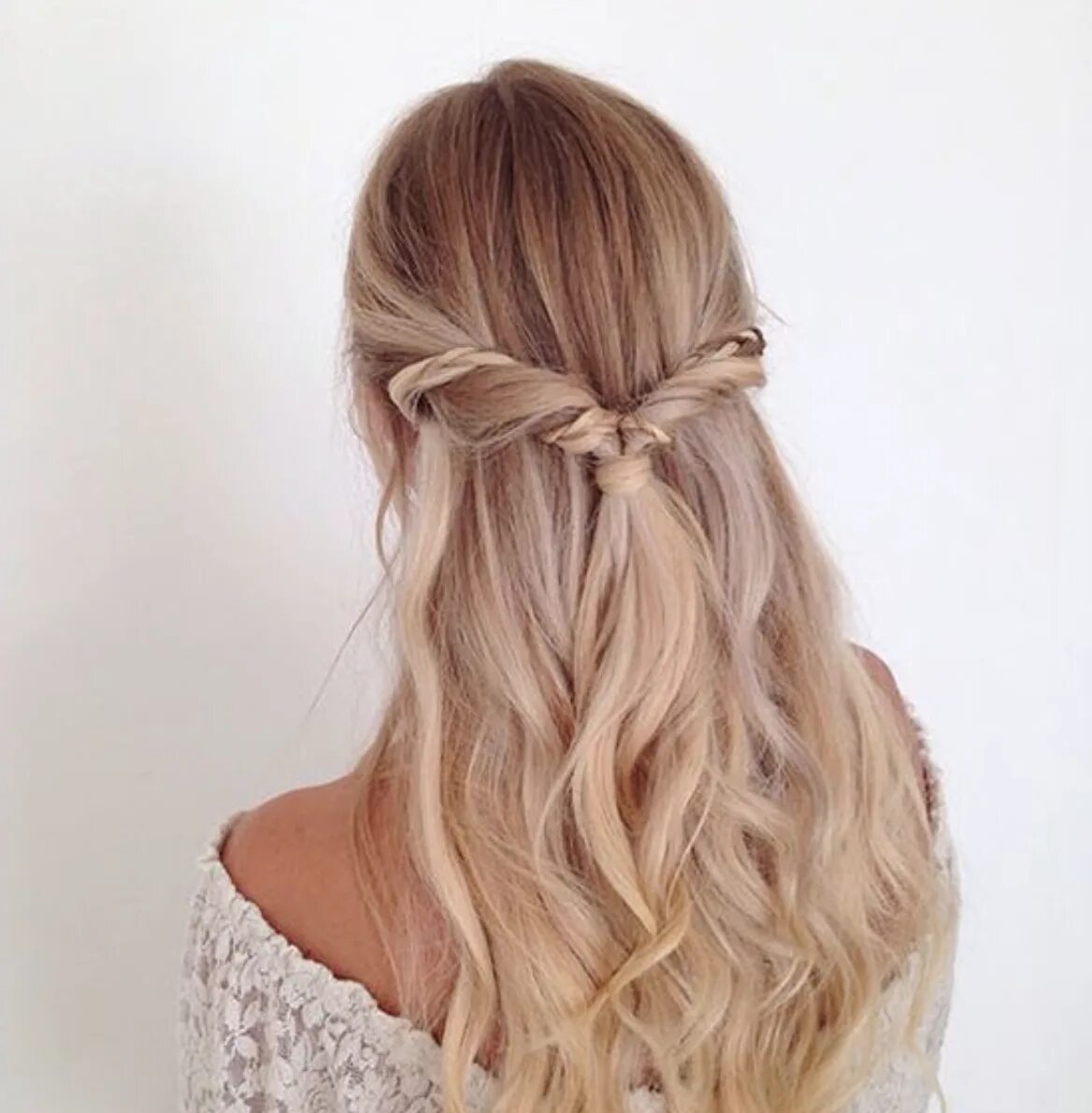 Простые прически на длинные распущенные волосы hair updo Prom hairstyles for long hair, Simple prom hair, Lazy hairstyles