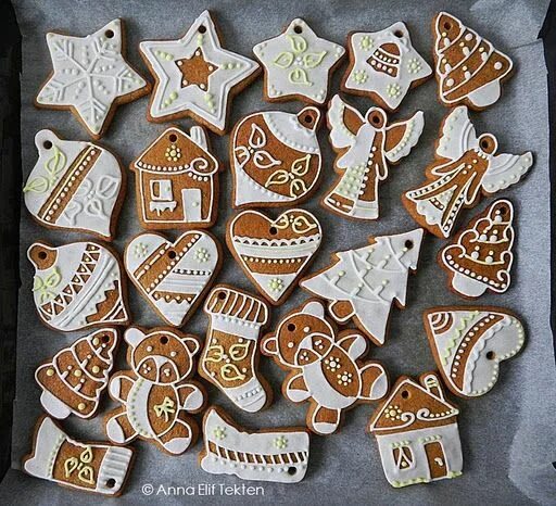 Простые пряники фото Mézeskalács 2. idei felvonás - fehér és citromsárga Christmas cookies decorated,