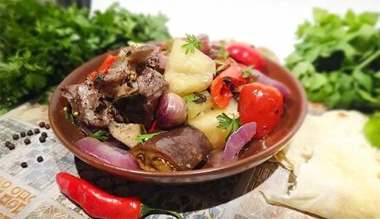 Простые рецепты армянской кухни с фото Кчуч - баранина с овощами (Armenian Lamb and vegetables in a clay pot - Kchuch) 