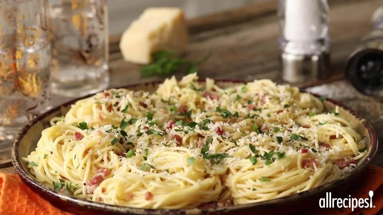 Простые рецепты итальянской кухни с фото Spaghetti alla Carbonara Recipe Italian recipes traditional, Italian recipes, It