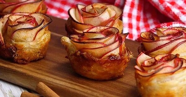 Простые рецепты из яблок с фото Baked Apple Roses Are Impressive and Easy to Make