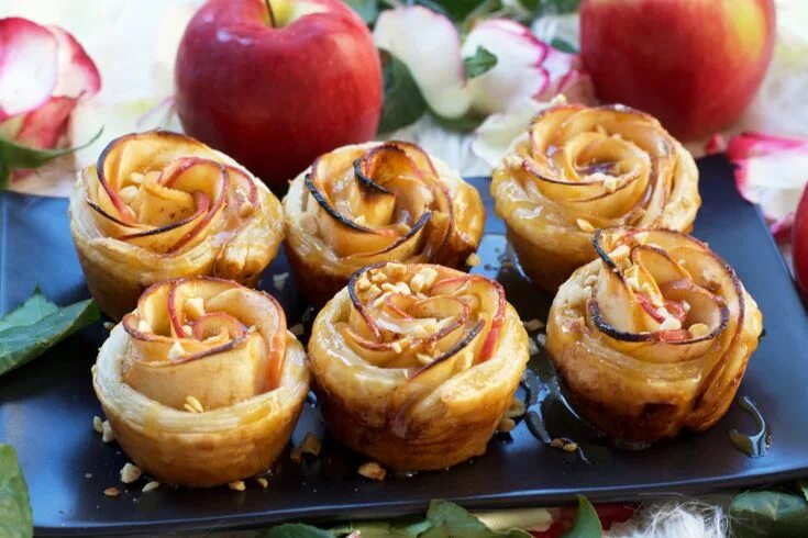 Простые рецепты из яблок с фото Fab Recipe: Caramel Apple Rose Puff Pastry - Fab Food Chicago Recipe in 2024 App