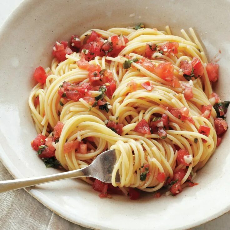 Простые рецепты с макаронами с фото Pasta With Fresh Tomato Sauce Recipe Recipes, Fresh tomato pasta, Cooking