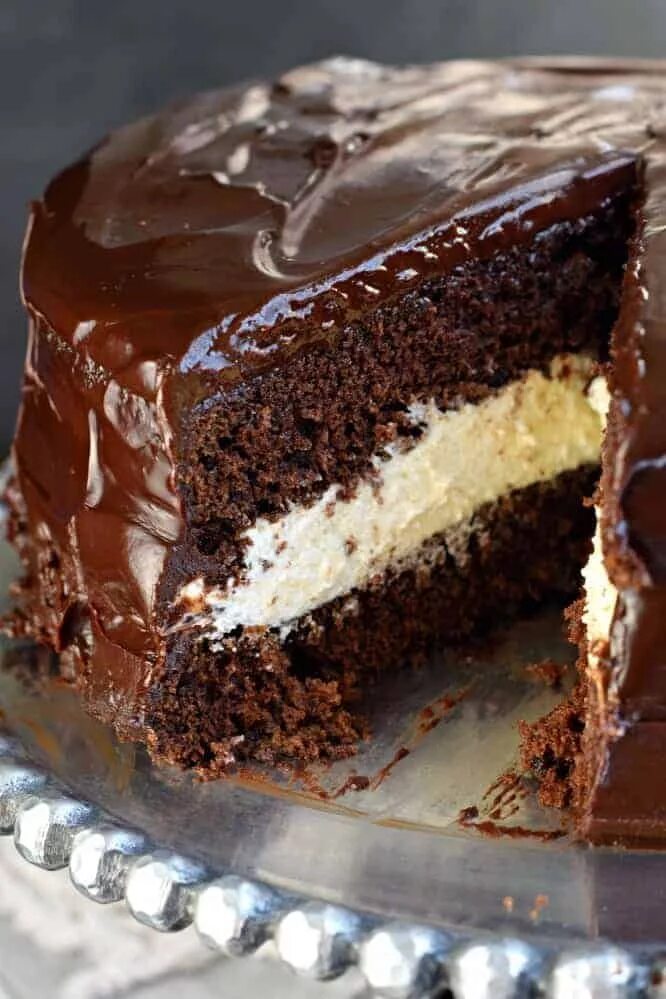 Простые шоколадные торты рецепты с фото This Copycat Hostess Ding Dong Cake recipe is a rich, decadent chocolate cake, w