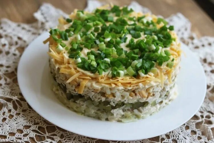 Простые вкусные салаты с пошаговым фото 12 слоеных салатов с копченой курицей для тех, кто любит вкусно поесть