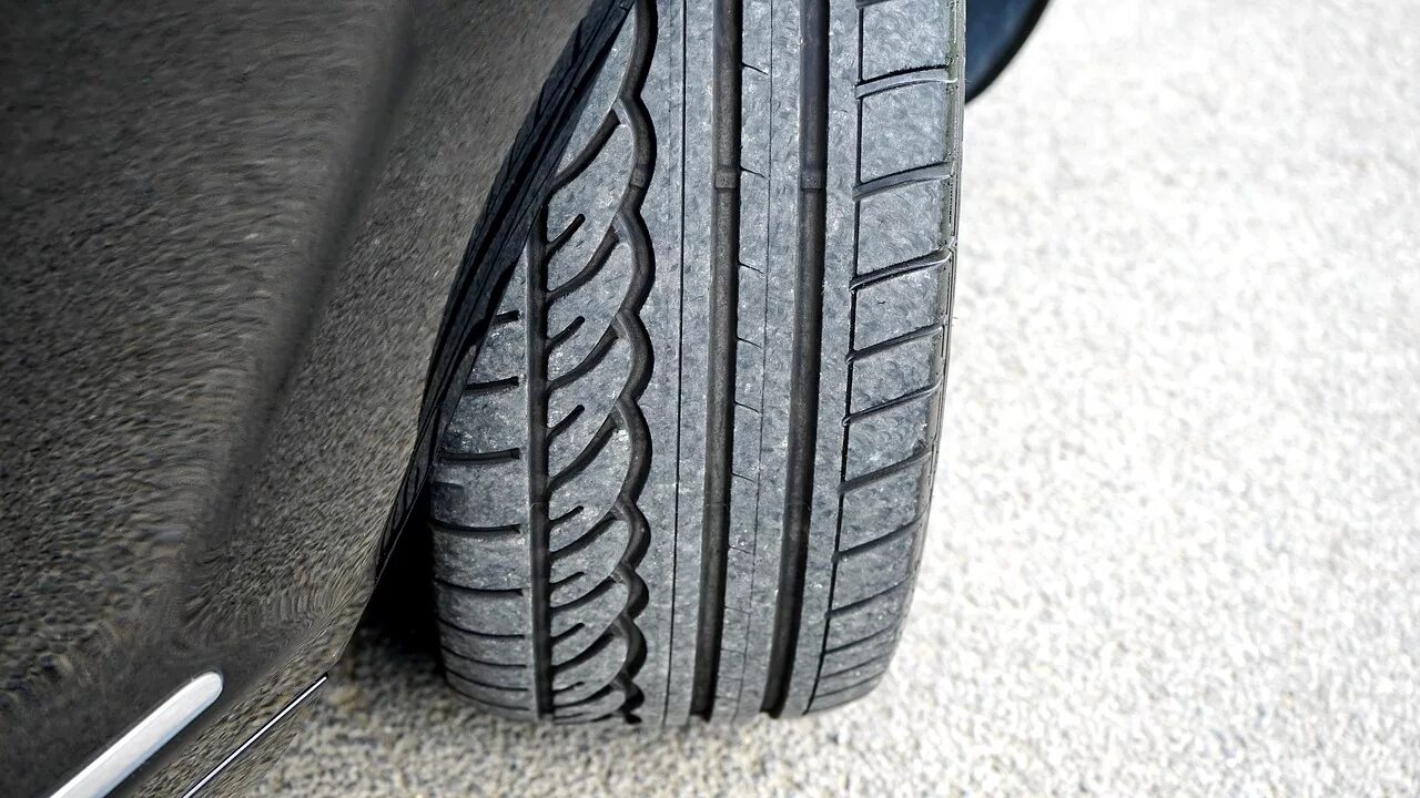 Протектор колеса фото Tips & Tricks For Your Tyre Air Pressure - Automotive