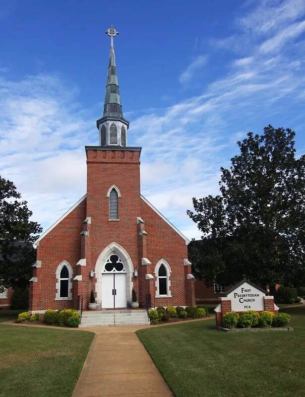 Протестантская церковь фото First Prebyterian Church, a photo from Alabama, South TrekEarth Cathedral church