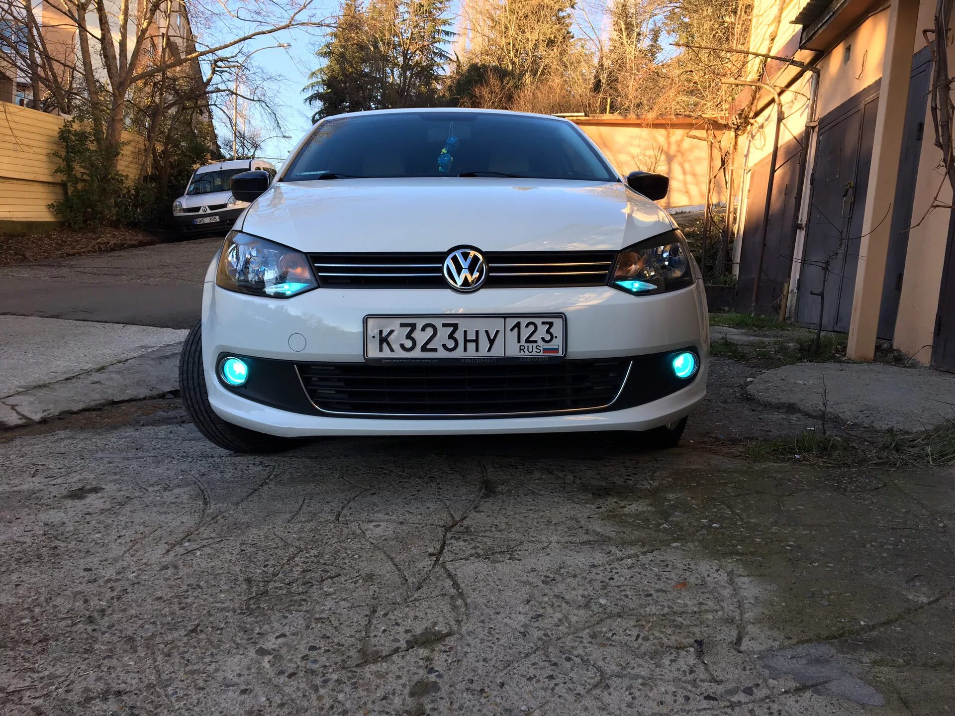 Противотуманные фары поло тюнинг Габаритки и колпачки - Volkswagen Polo Sedan, 1,6 л, 2014 года аксессуары DRIVE2