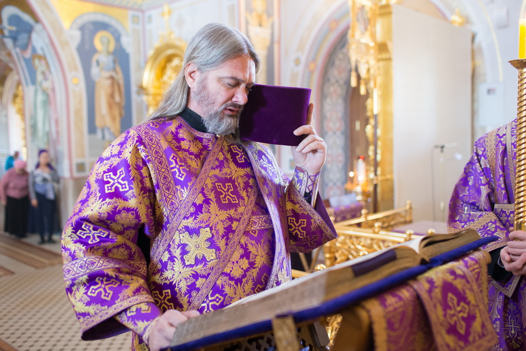 Протодиакон александр пушкарев саратов фото Божественная литургия в Свято-Троицком кафедральном соборе Свято-Троицкий собор