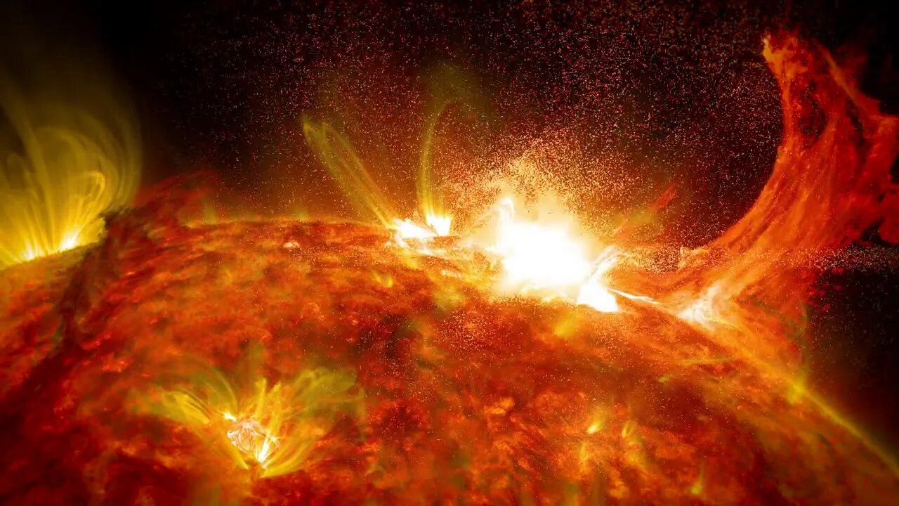 Протуберанцы на солнце фото NASA Twisting Solar Eruption and Flare - YouTube