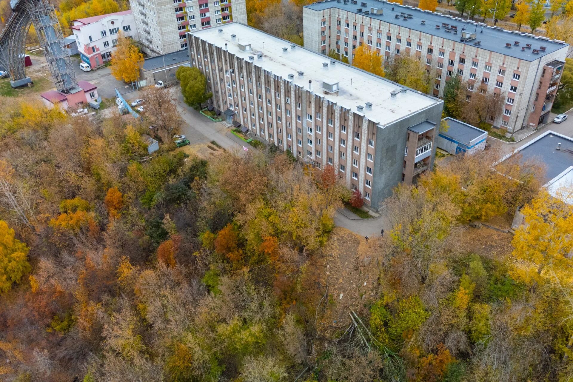 Провал бул гагарина 30 фото Авария на бульваре Гагарина, 30б; Прорыв трубы на бульваре Гагарина, 30б, когда 