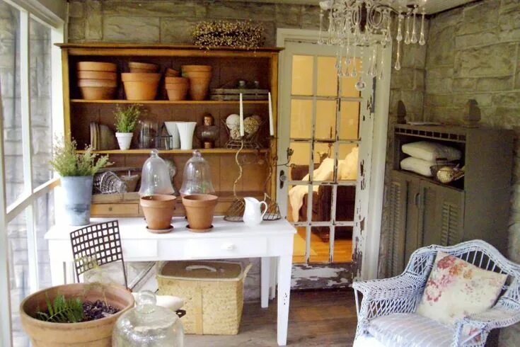 Прованс в интерьере дачи Rooms Viewer HGTV Shabby chic garden, Shabby chic porch, Shabby chic homes