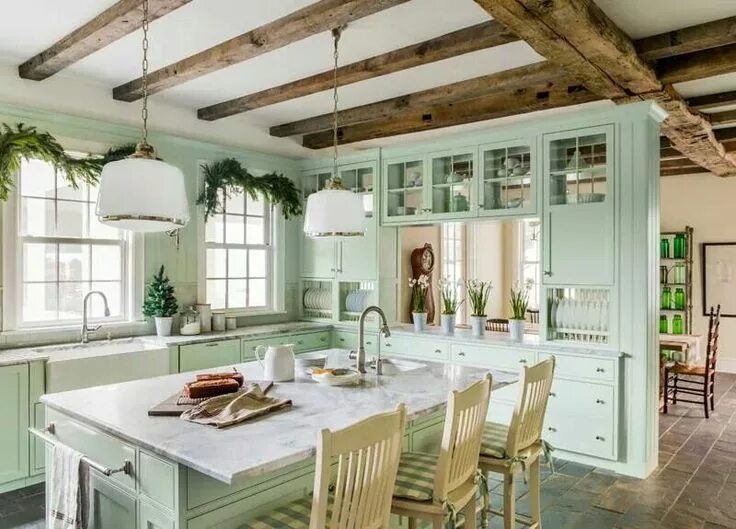 Прованс в интерьере кухни загородного дома Old fashioned beam kitchen Farmhouse kitchen design, House design, Kitchen inspi