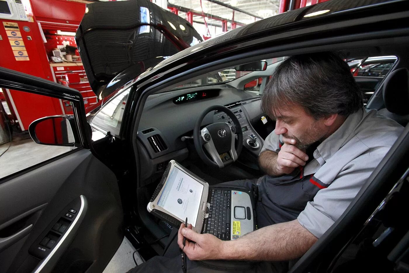 Проверить автомобиль фото Купил, продал, в тюрьму. Автодилеров и перекупщиков накажут за скрученный пробег