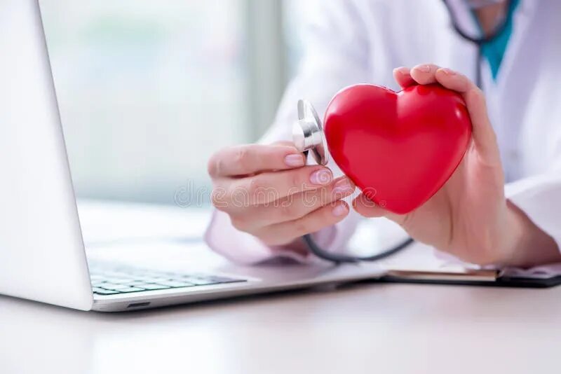 Проверяем сердце фото The Doctor Checking Up Heart in Medical Concept Stock Photo - Image of healthcar