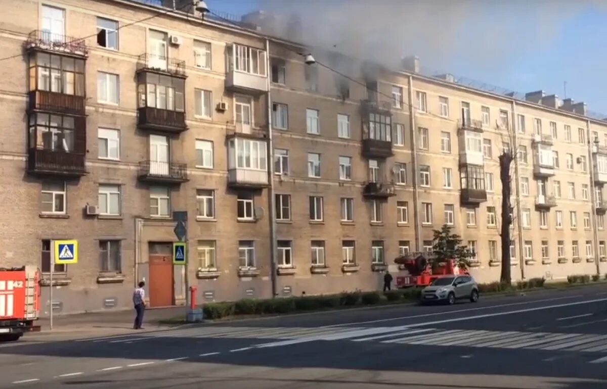 Провинция ул зайцева 13 фото В Петербурге крупный пожар охватил жилой дом на улице Зайцева: Яндекс.Новости