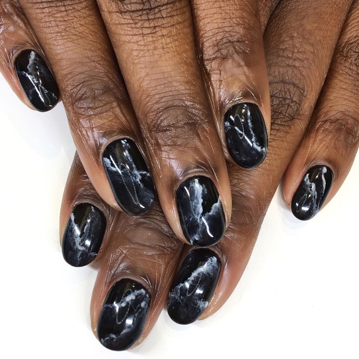 Прозрачные черные ногти маникюр Black marble nails! Nail art inspired by black marble. Click through for more ma