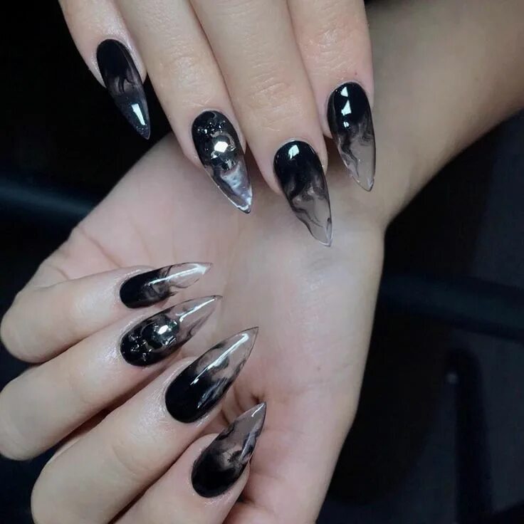 Прозрачные черные ногти маникюр Pin on Uñitas.♡ Witch nails, Gothic nails, Goth nails