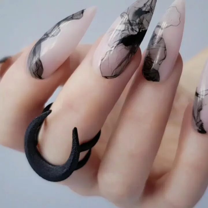 Прозрачные черные ногти маникюр Nail Stylist // Luxe press-ons on Instagram: "Simple concept, striking results. 